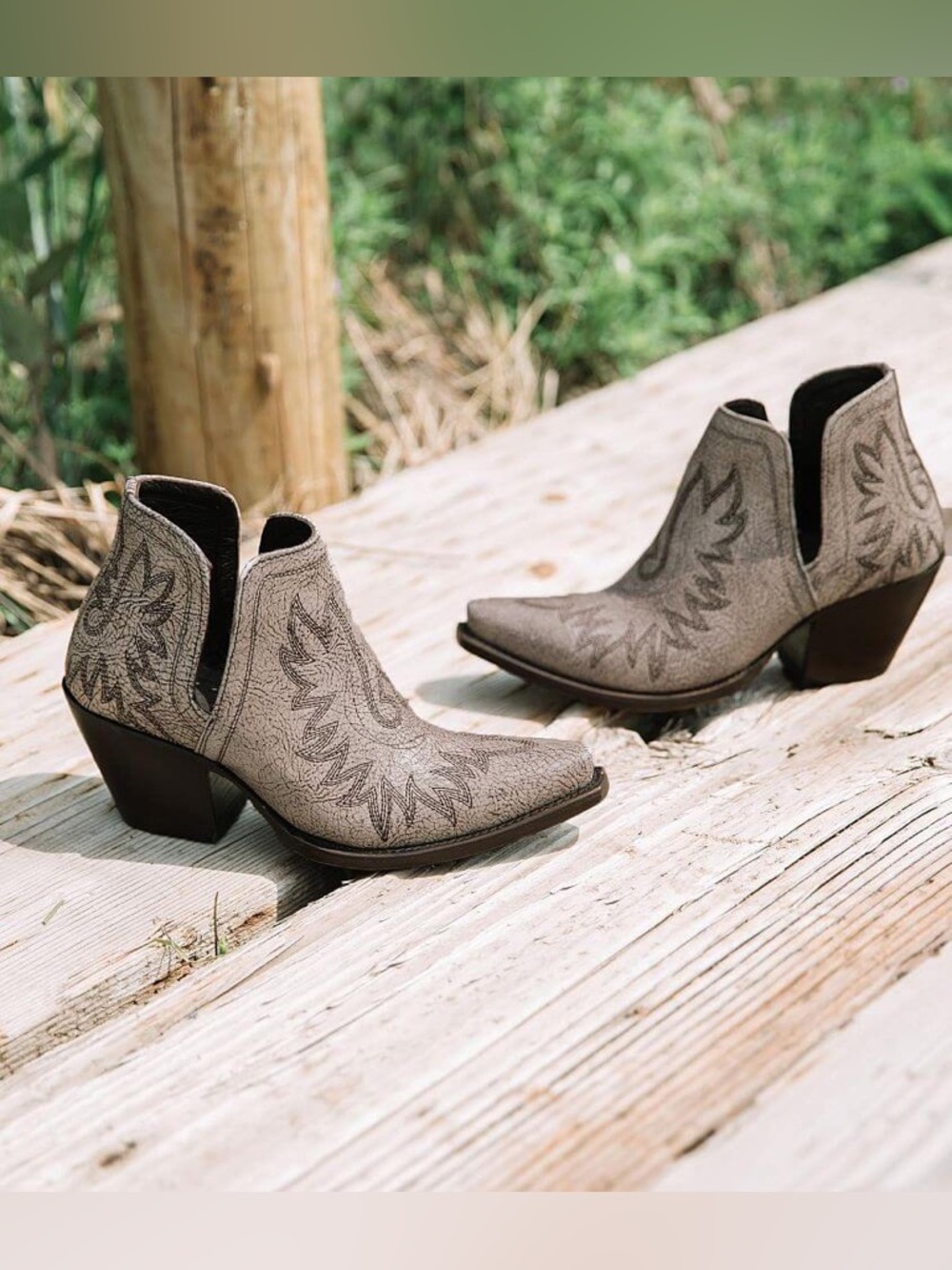 Ariat Dixon Crackle Distressed Ankle Boot Sz 9 $210 Last Markdown - Picture 1 of 8